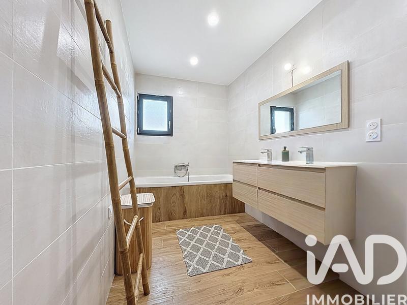 Maison - 96 m² - 5 pièces