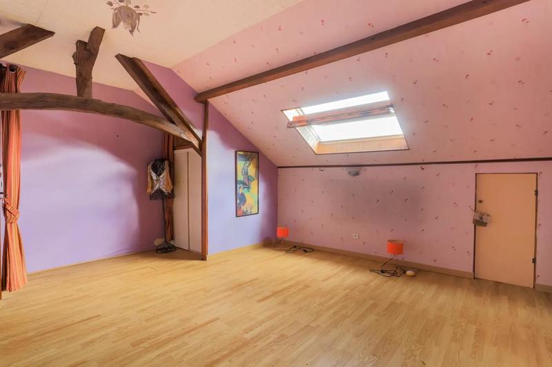 Maison - 210 m² - 6 pièces