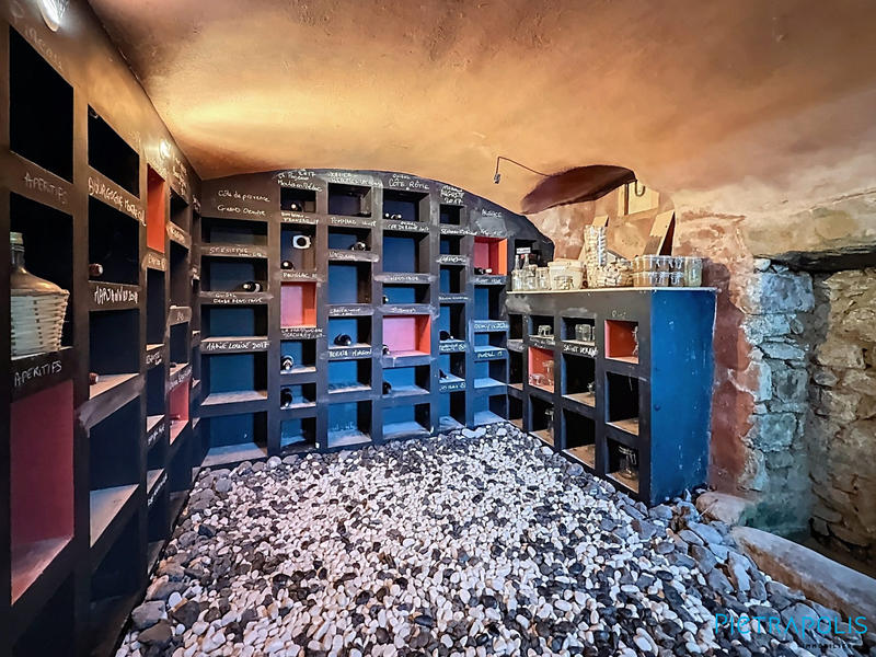 Maison - 380 m² - 5 pièces