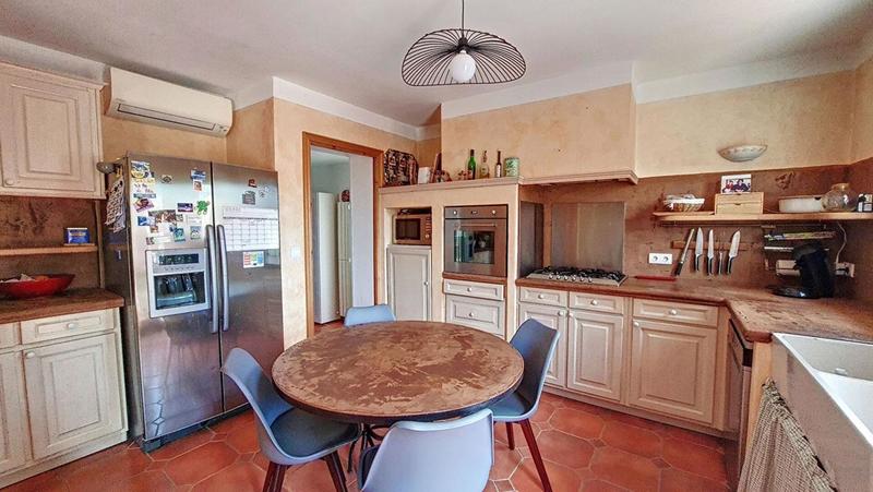 Maison - 211 m² - 6 pièces