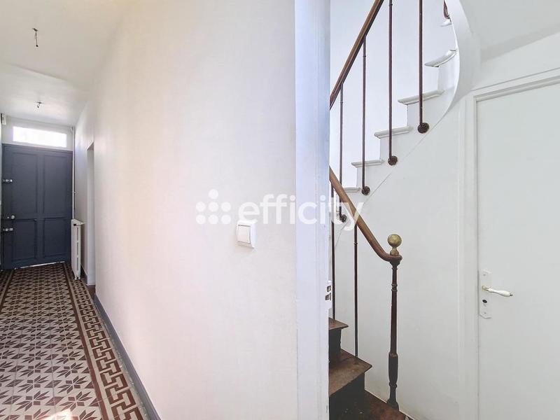 Maison - 220 m² - 8 pièces