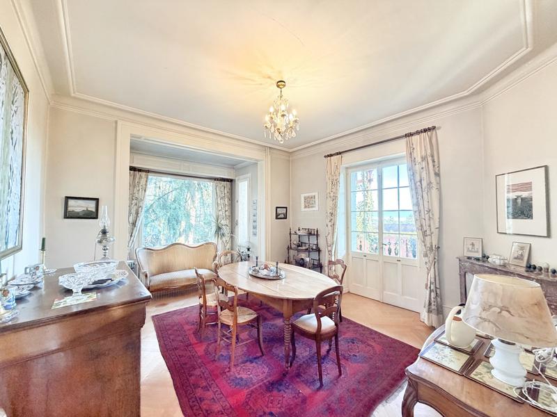 Maison - 236 m² - 8 pièces