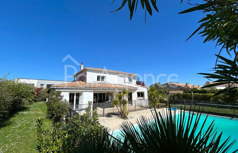 Maison - 184 m² - 6 pièces