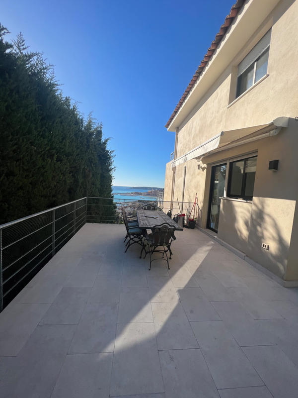 Villa - 208 m² - 6 pièces