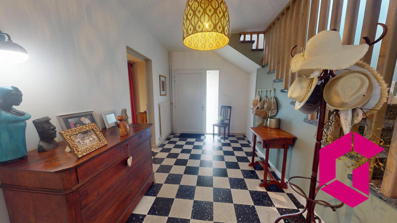 Maison - 182 m² - 8 pièces