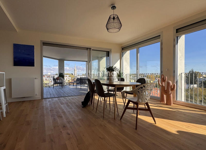 Loft - 125 m² - 4 pièces