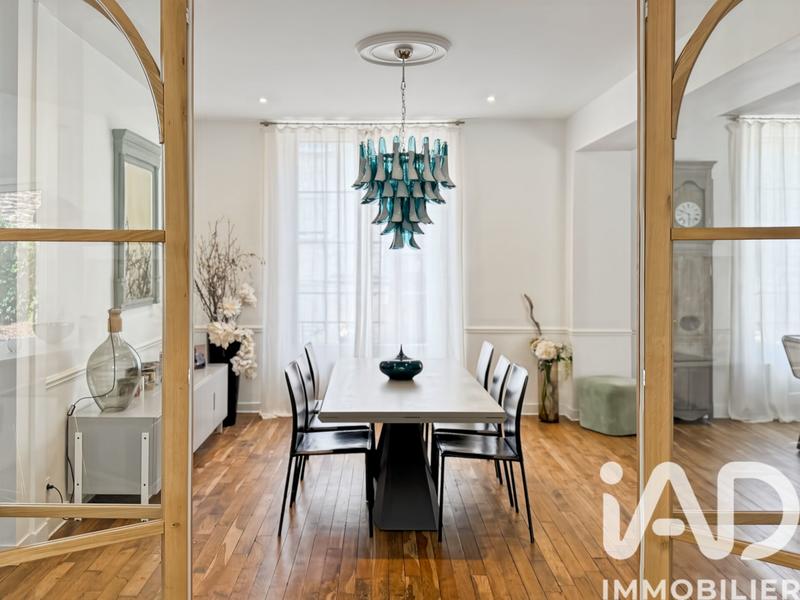 Maison - 220 m² - 7 pièces