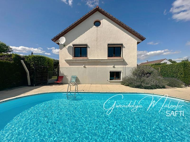 Maison - 121 m² - 8 pièces