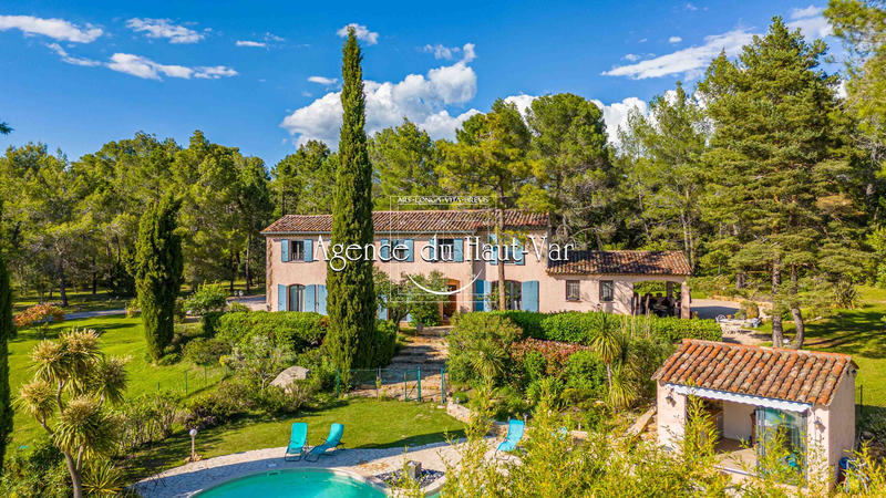 Propriété - 196 m² - 7 pièces