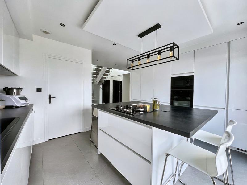 Maison contemporaine - 145 m² - 7 pièces