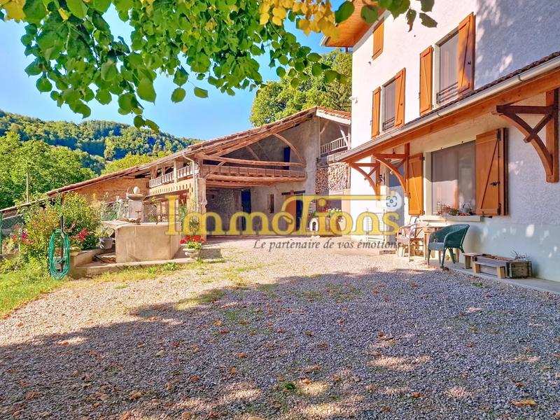 Maison - 210 m² - 7 pièces