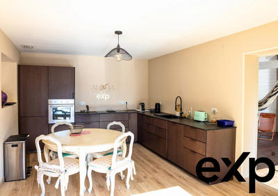 Villa - 255 m² - 8 pièces