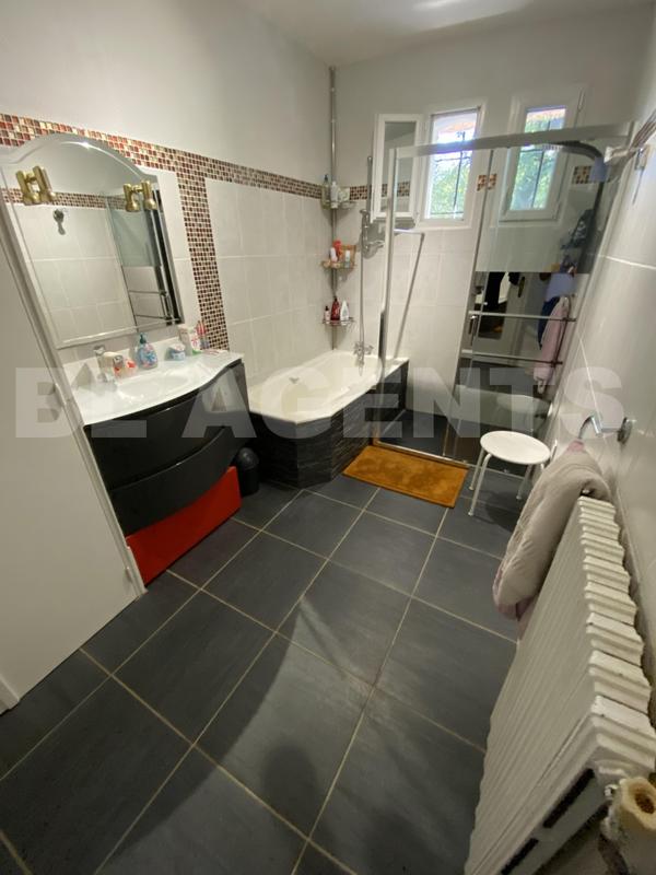 Propriété - 203 m² - 7 pièces