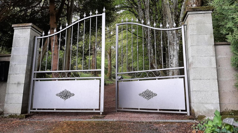 Propriété - 247 m² - 9 pièces