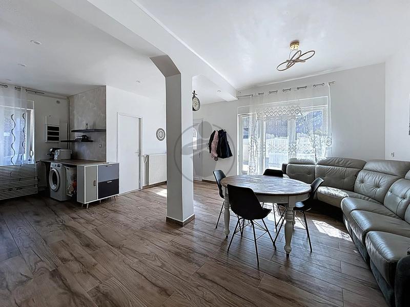 Maison - 90 m² - 5 pièces