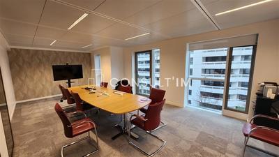 Bureau - 594 m²