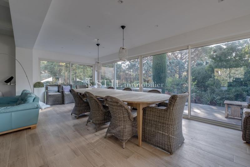 Villa - 300 m² - 6 pièces