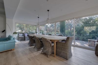 Villa - 300 m² - 6 pièces