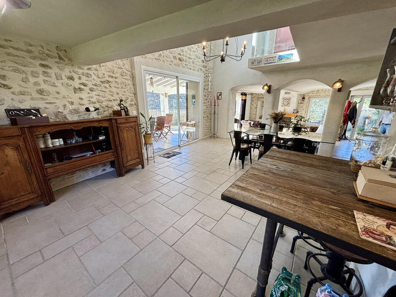 Mas - 240 m² - 8 pièces