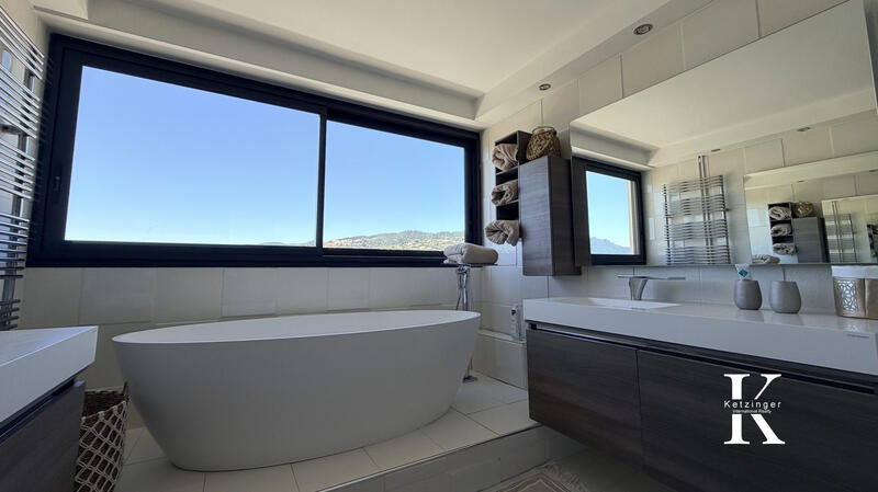 Appartement - 200 m² - 5 pièces