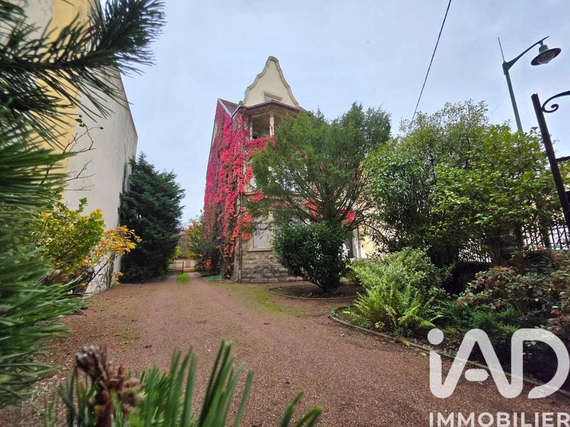 Maison - 365 m² - 12 pièces