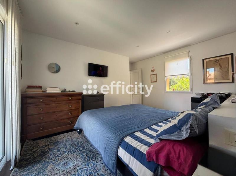 Maison - 220 m² - 6 pièces