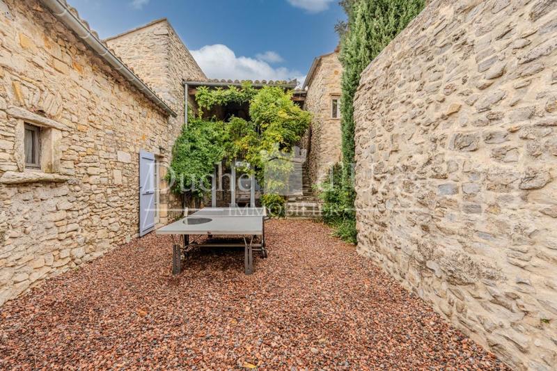 Propriété - 280 m² - 12 pièces