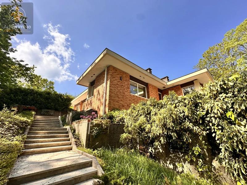 Maison - 240 m² - 6 pièces