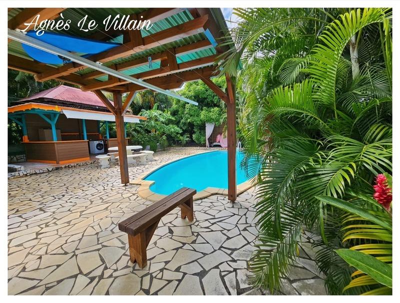 Maison - 234 m² - 12 pièces