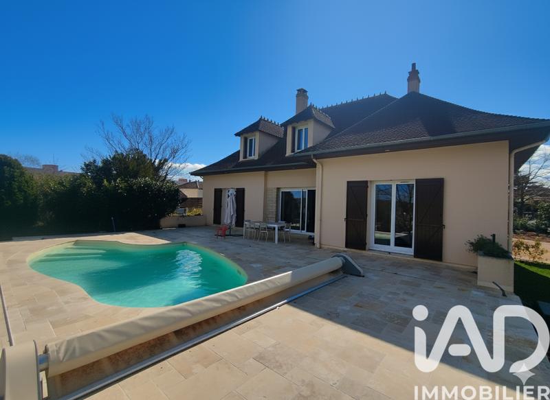 Maison - 250 m² - 7 pièces