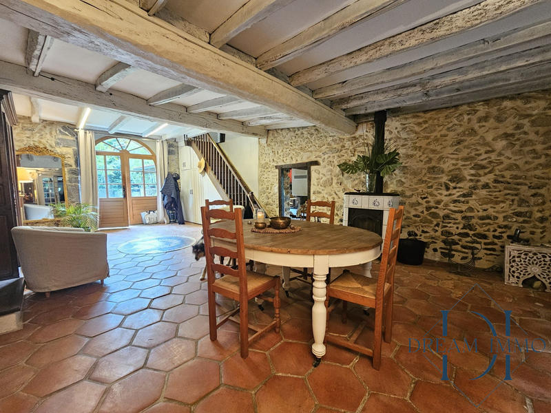 Maison - 380 m² - 7 pièces