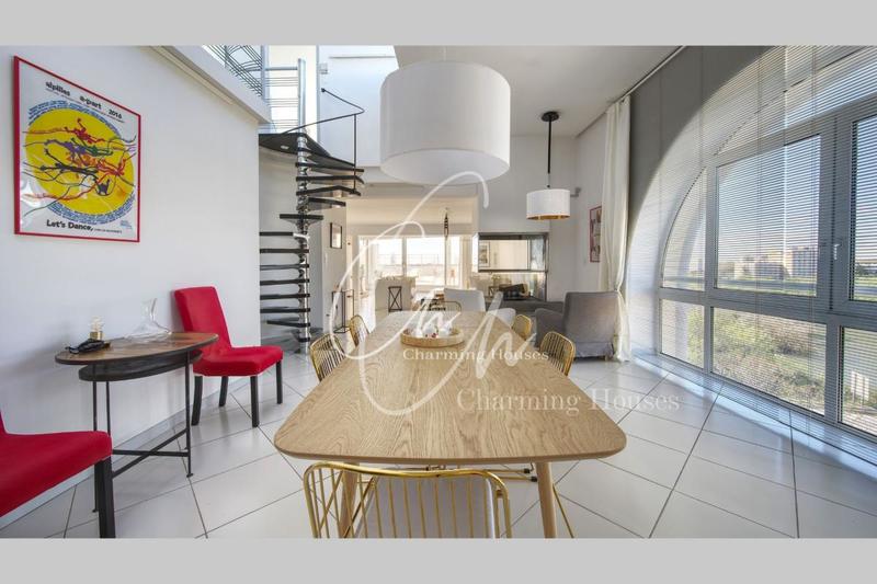 Appartement - 210 m² - 5 pièces