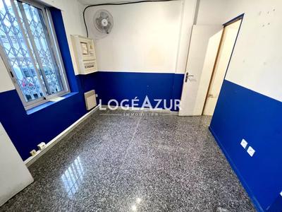 Local commercial - 30 m² - 2 pièces