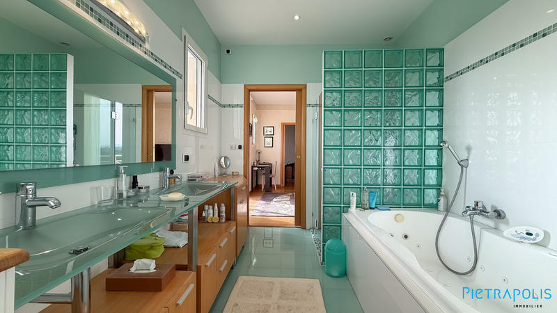 Maison contemporaine - 280 m² - 8 pièces