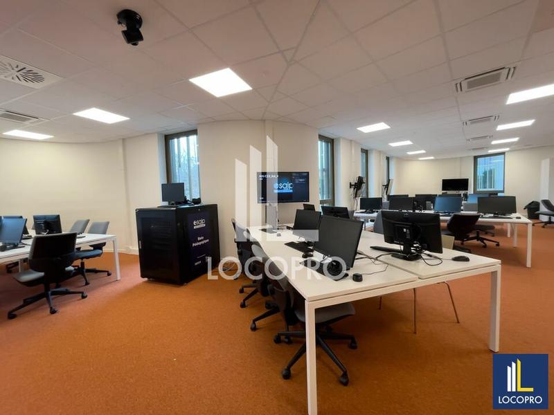 Bureau - 2 305 m²