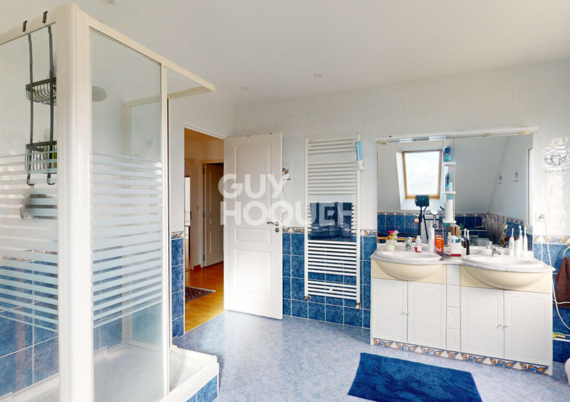 Maison - 180 m² - 6 pièces