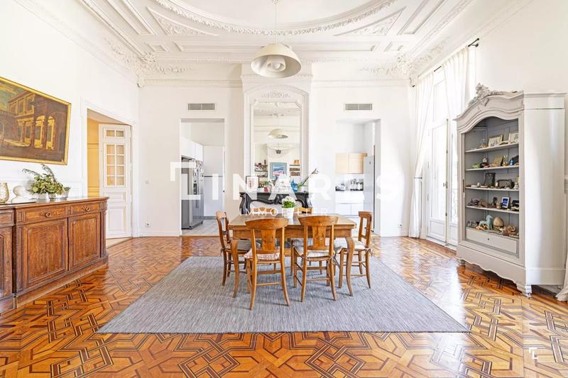 Appartement - 221 m² - 5 pièces