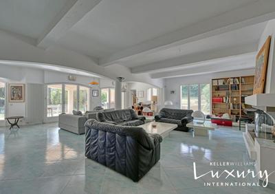 Propriété - 310 m² - 7 pièces