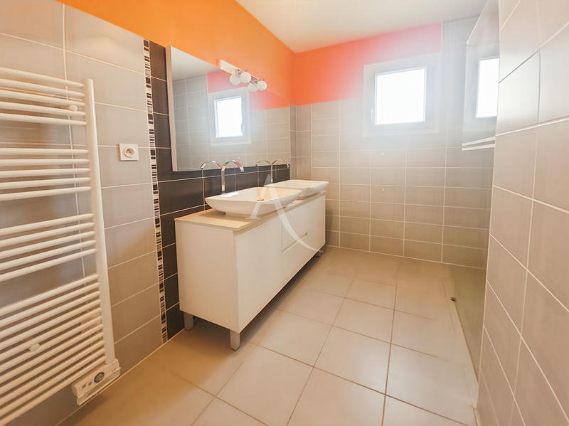 Maison - 93 m² - 4 pièces