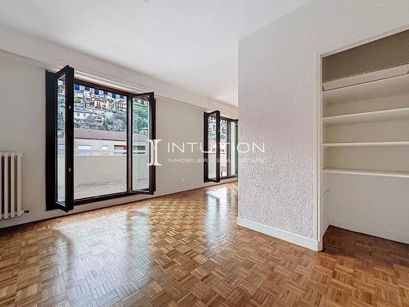 Appartement - 100 m² - 4 pièces