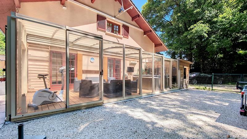 Maison - 313 m² - 9 pièces