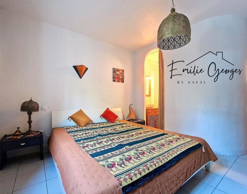 Maison - 345 m² - 7 pièces