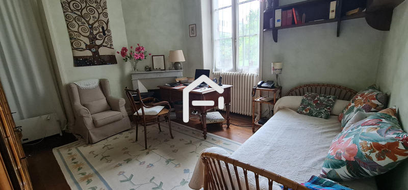 Maison - 210 m² - 8 pièces