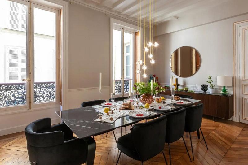 Appartement - 182 m² - 6 pièces