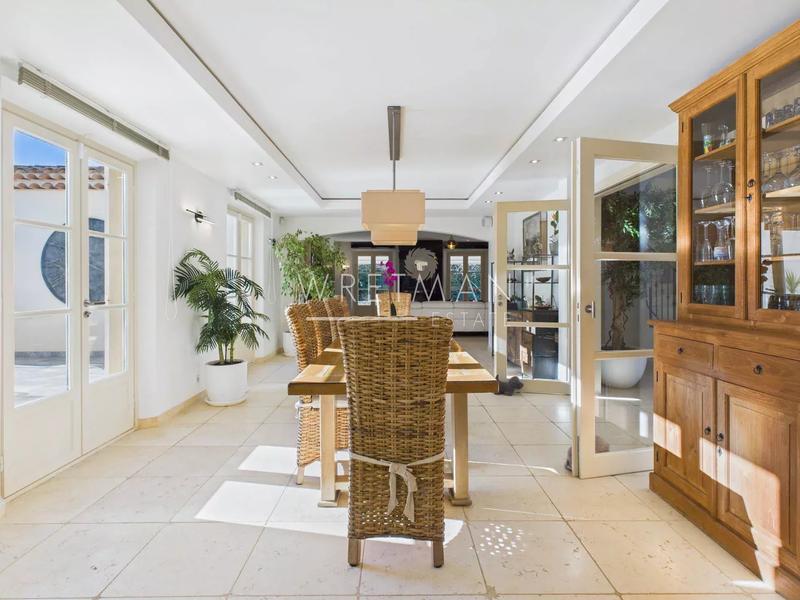 Villa - 252 m² - 6 pièces