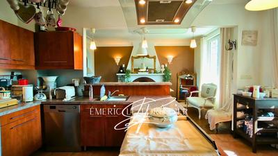 Maison - 240 m² - 10 pièces