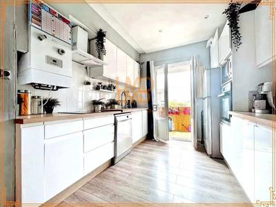 Appartement - 90 m² - 4 pièces