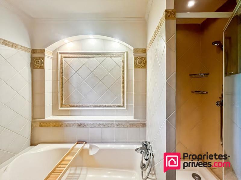 Villa - 332 m² - 12 pièces