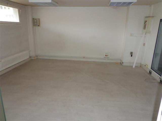 Local commercial - 73 m² - 4 pièces