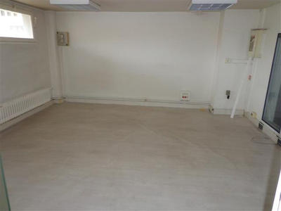Local commercial - 73 m² - 4 pièces